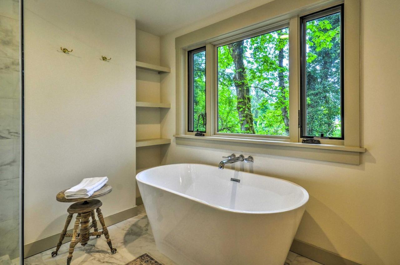 Peaceful And Elegant Cottage With Riverside View أوريغون سيتي المظهر الخارجي الصورة